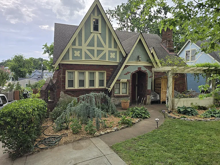 1614 Riverside Dr — Photo 2