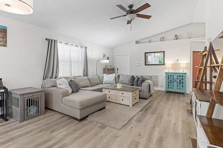 3 bed, 1325 sqft, $3,200 — Photo 4