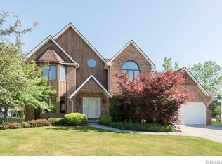 4 Summershade Ct, East Amherst, NY 14051