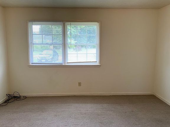 3rd image of 806 Pleasant Dr #B
