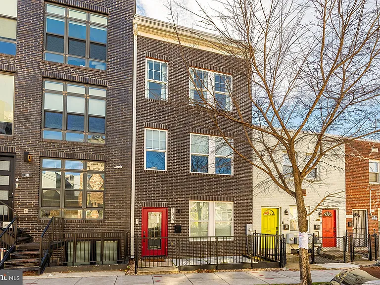 1609 Levis St NE — Photo 3