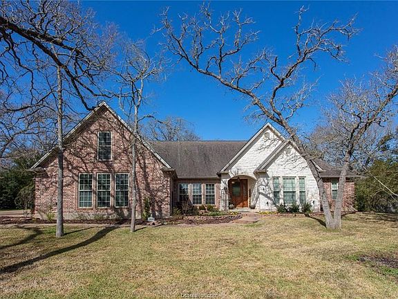 3rd image of 3934 Arboleda Dr
