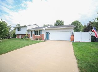 2907 Hillmer Dr SW, Cedar Rapids, IA 52404
