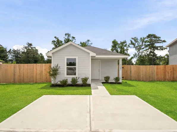 2401 Twin Ct, Splendora, TX 77372
