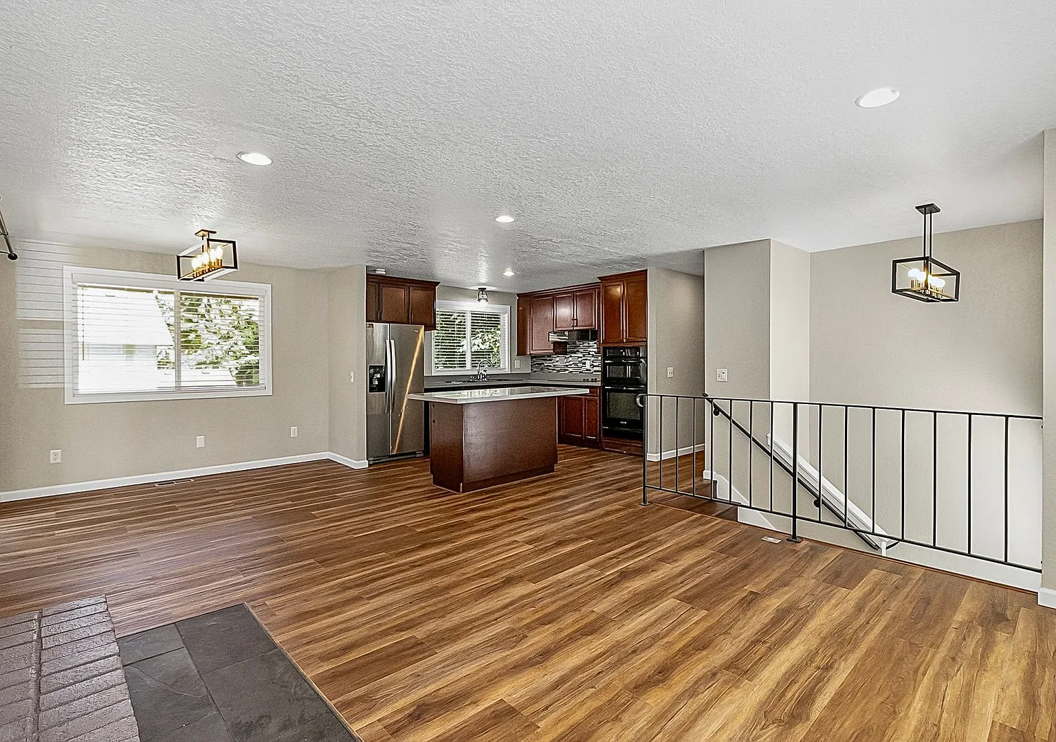 Desired Location in the heart of Shoreline — Photo 2