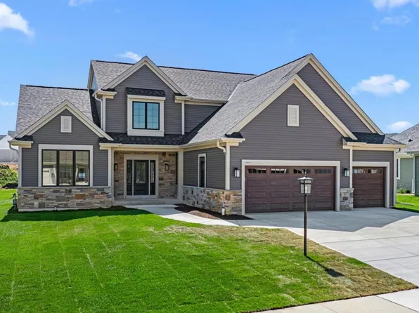 3809 White Oak WAY, Waukesha, WI 53188