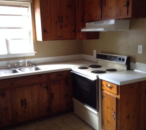 2nd image of 302 Moncrief St #2-M