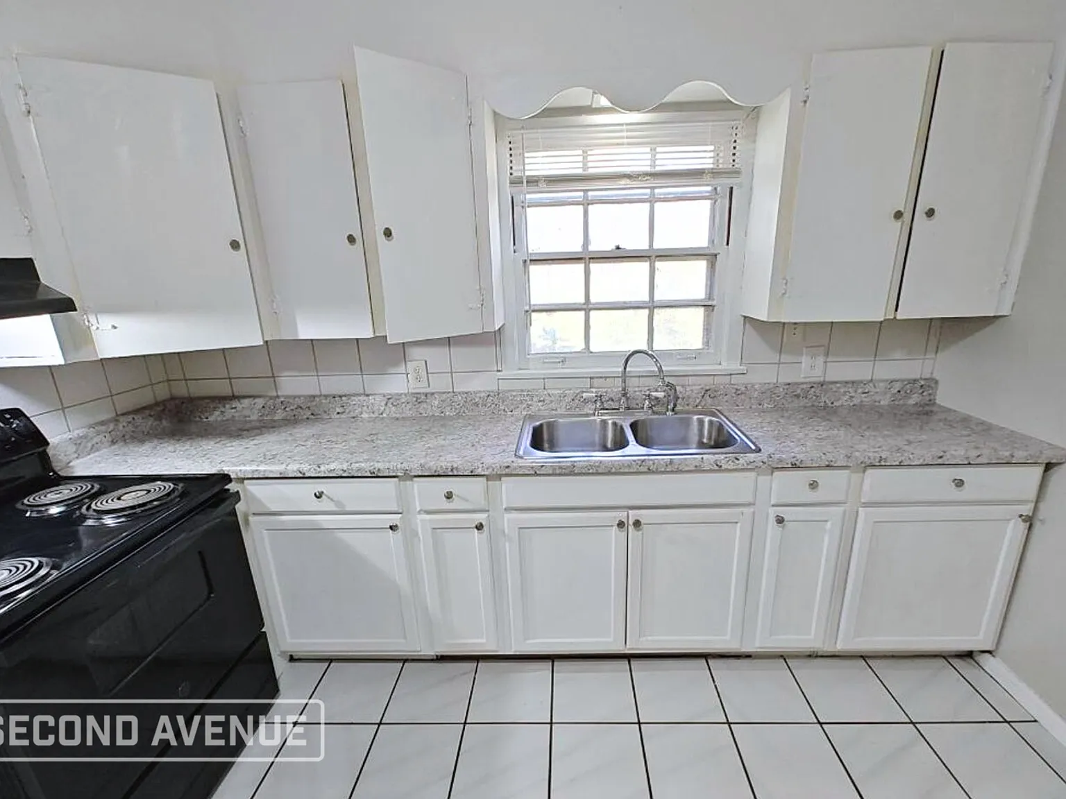 3 bed, 1.0 bath, 1199 sqft, $995 — Photo 3