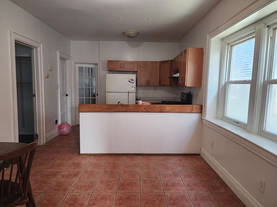 1st image of 410 W Ferry St #L