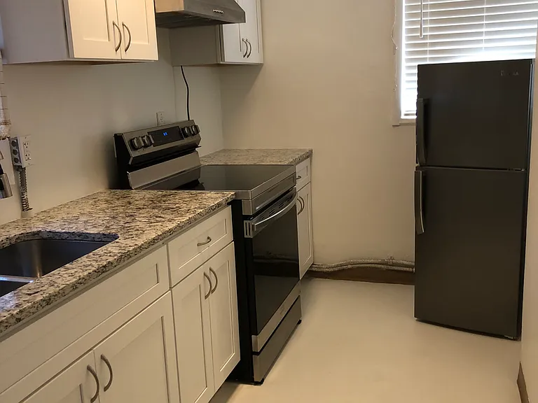 215 W Lake Dr NW #2 — Photo 3