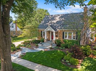 9 S Elm St, Mount Prospect, IL 60056