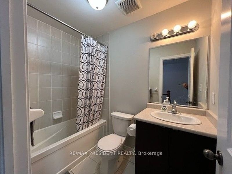 Brampton Townhouse for rent - 3 Bedrooms — photo 16