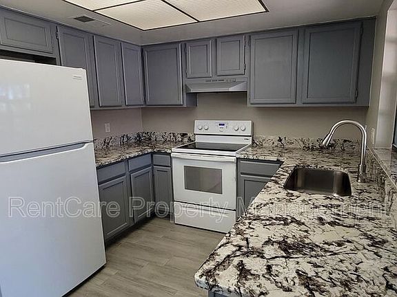 4th image of 2912 Amroth Pl