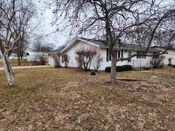 1221 S 17th St, Prairie Du Chien, WI 53821