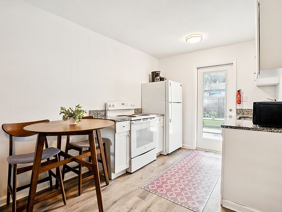 4th image of 1511 Beach Dr SE