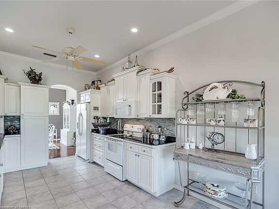 3rd image of 2851 Briarwood Ln