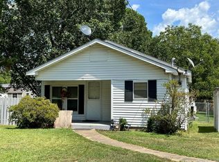 105 Polk St N, Mena, AR 71953
