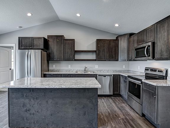 4th image of 600 W 9th St W #B
