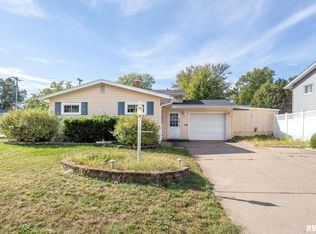 405 Westerfield Rd, Davenport, IA 52806