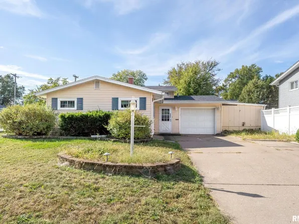 405 Westerfield Rd, Davenport, IA 52806