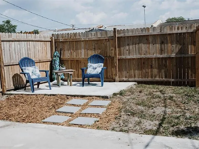 265 W Towne Pl — Photo 13