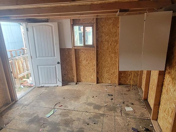 4th image of 238 W Hanchett Road