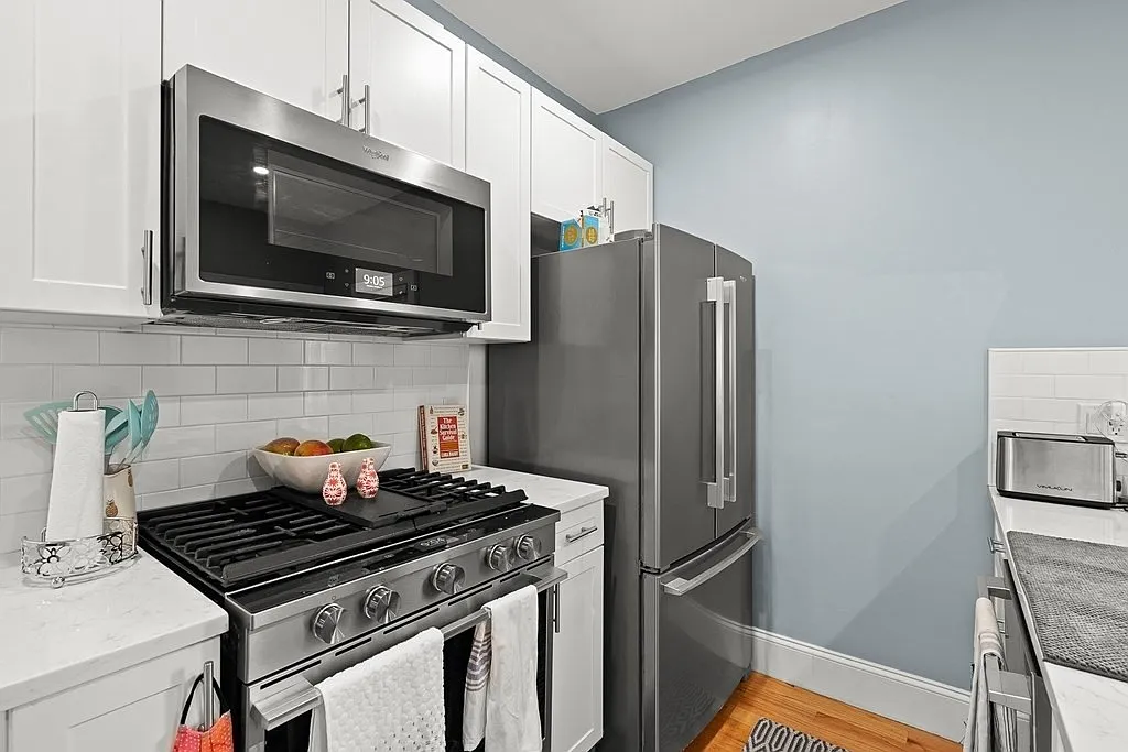 3 bed, 1100 sqft, $3,600 — Photo 3
