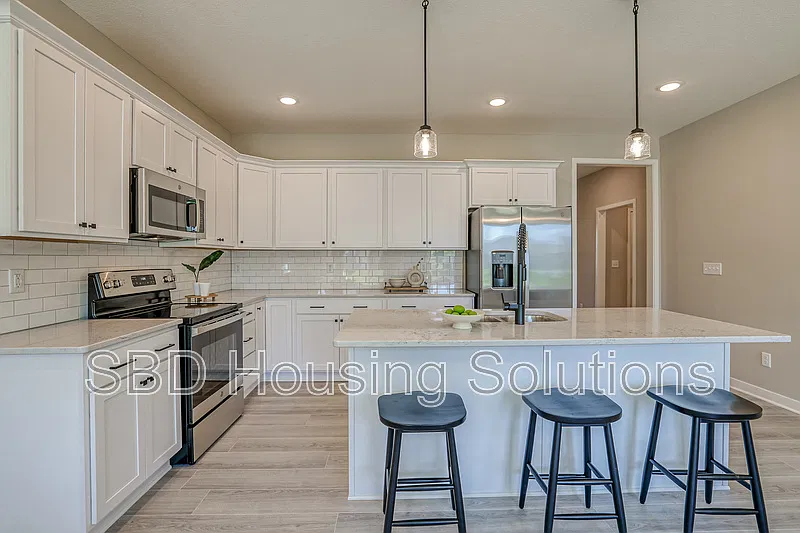 3 bed, 2.0 bath, 1300 sqft, $1,895 — Photo 4