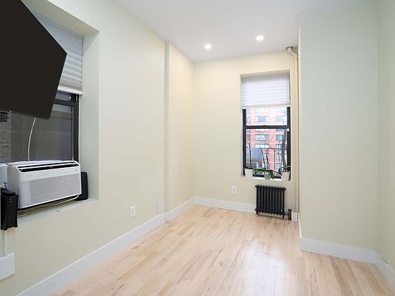 3rd image of 728 Amsterdam Ave #4L