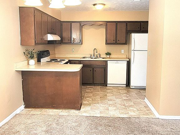 5th image of 125 Schenkelwood Dr