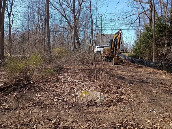 90 Chestnut Hill Rd, Millville, MA 01529