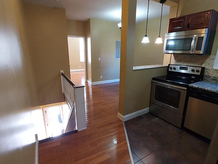 1841 W Huntingdon St #2 — Photo 5