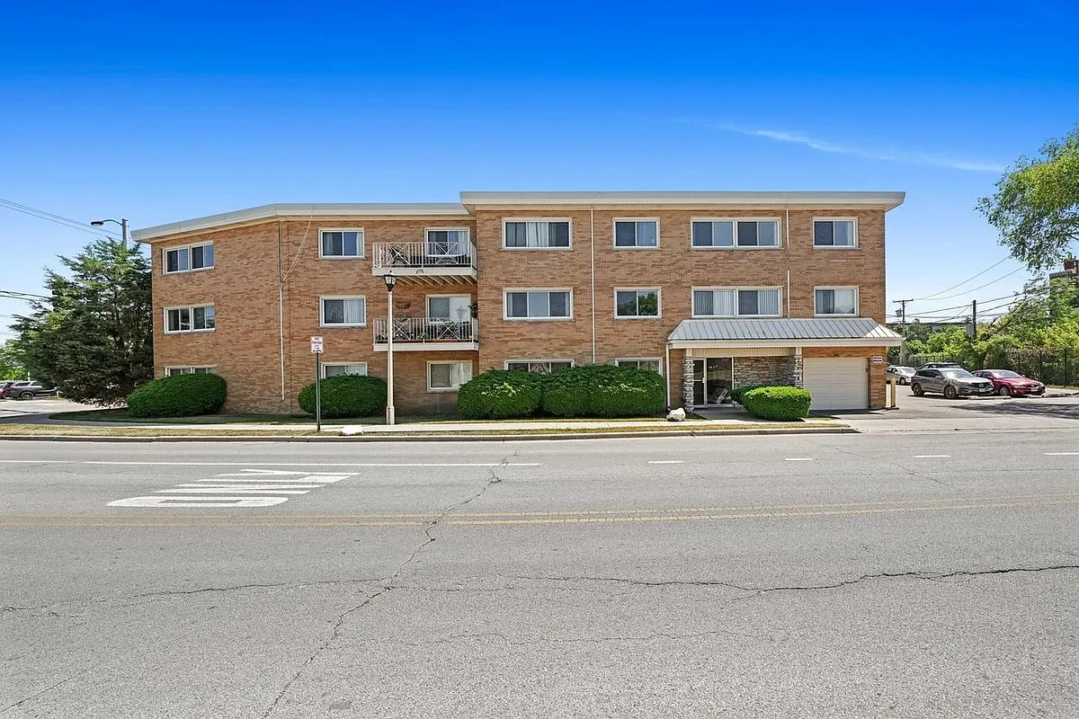 Building Photo - 5001 Madison St #D3