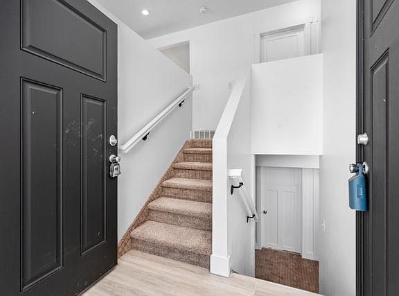 4th image of 1398 E Sudbury Ave