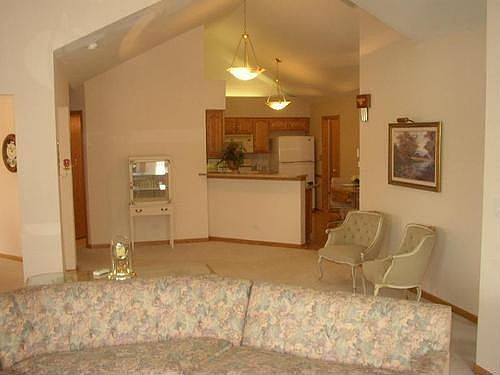 3rd image of 165 Canterbury Ct