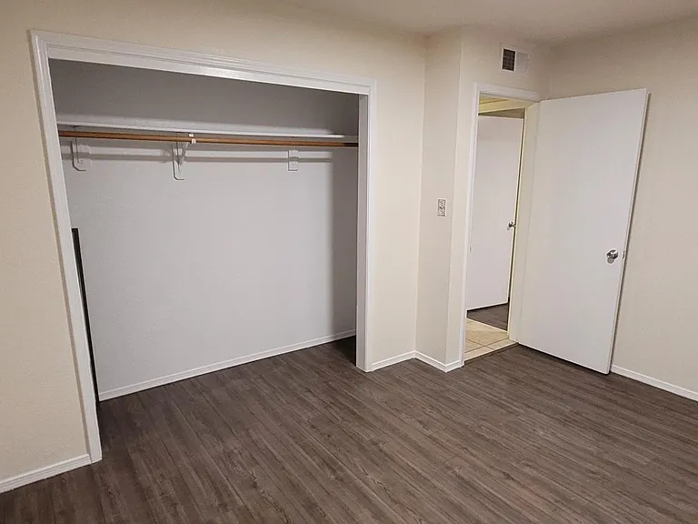12113 Menaul Blvd NE #4 — Photo 9