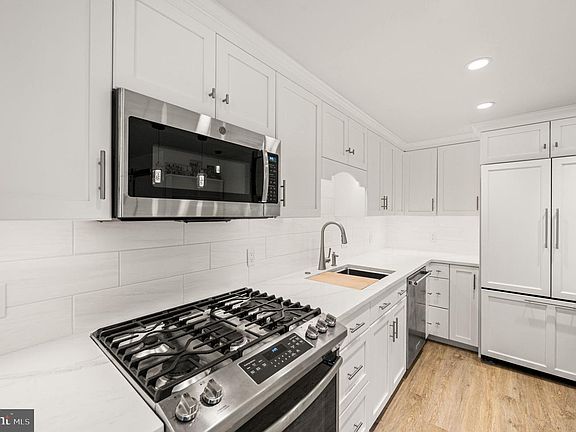 5th image of 801 Yale Ave APT 307