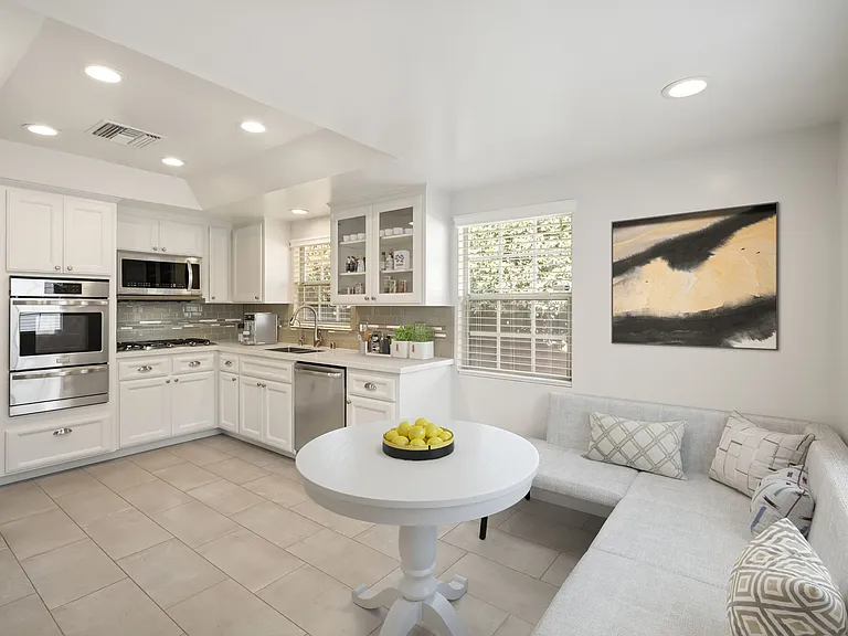 22055 Del Valle St — Photo 18
