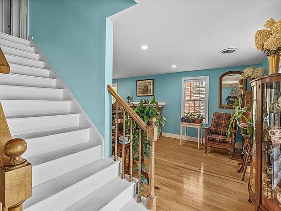 2nd image of 555 Twin Lakes Dr Unit 555