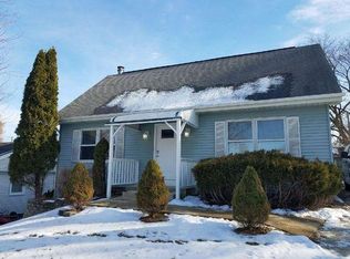 5408 Highland Dr, McHenry, IL 60050