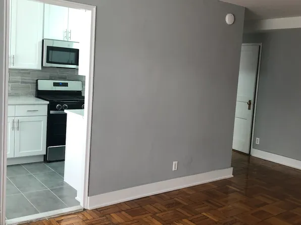 (undisclosed Address), Fresh Meadows, NY 11365