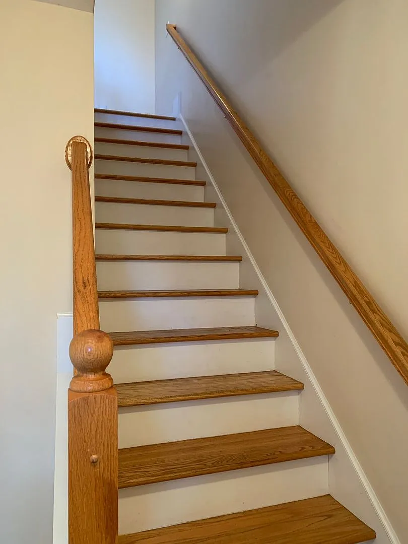 3 Bedroom 2 Bath Townhouse with 2 Car Garage — Photo 3
