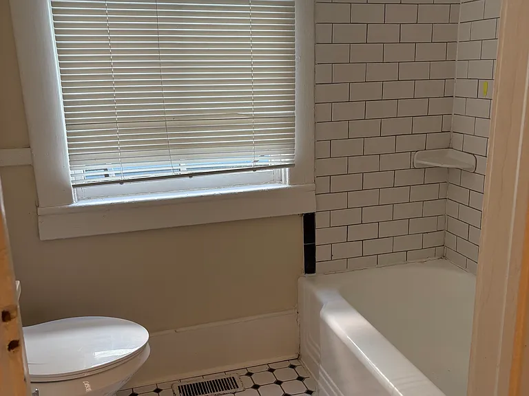 214 W 35th St #A — Photo 10