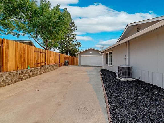 5th image of 5766 Francis Dr