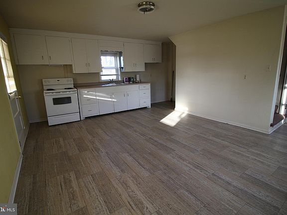 2nd image of 1074 Georgetown Rd