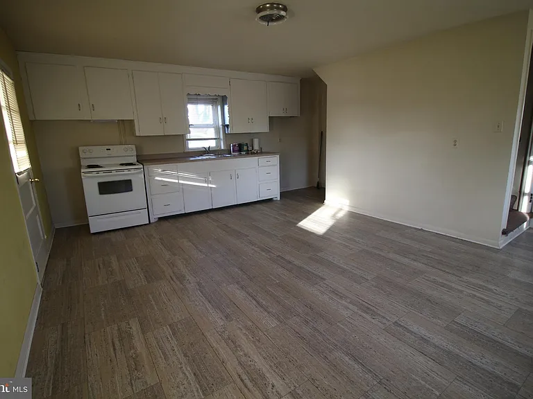 1074 Georgetown Rd — Photo 2