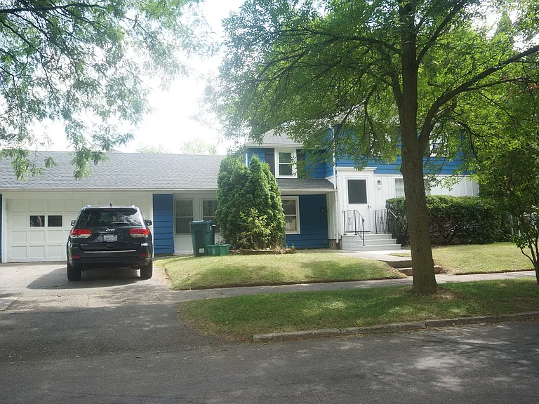 187 Edgemont Rd #R2 — Photo 20