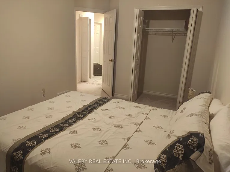 1058 Lexington Cir — Photo 21