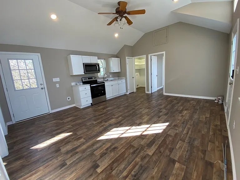 7616 S Highway 171 — Photo 11