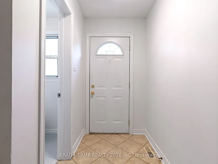 405 Hyacinthe Blvd #Townhouse 12 — Photo 2